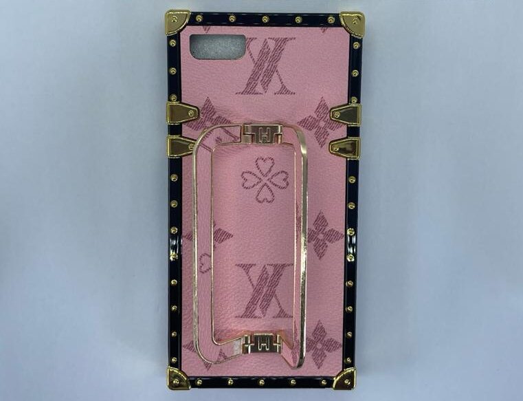 iPhone SE Pink Logo Trunk