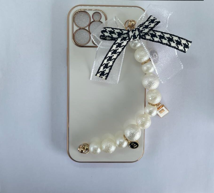iPhone 12 Pro Max Pearl Bracelet