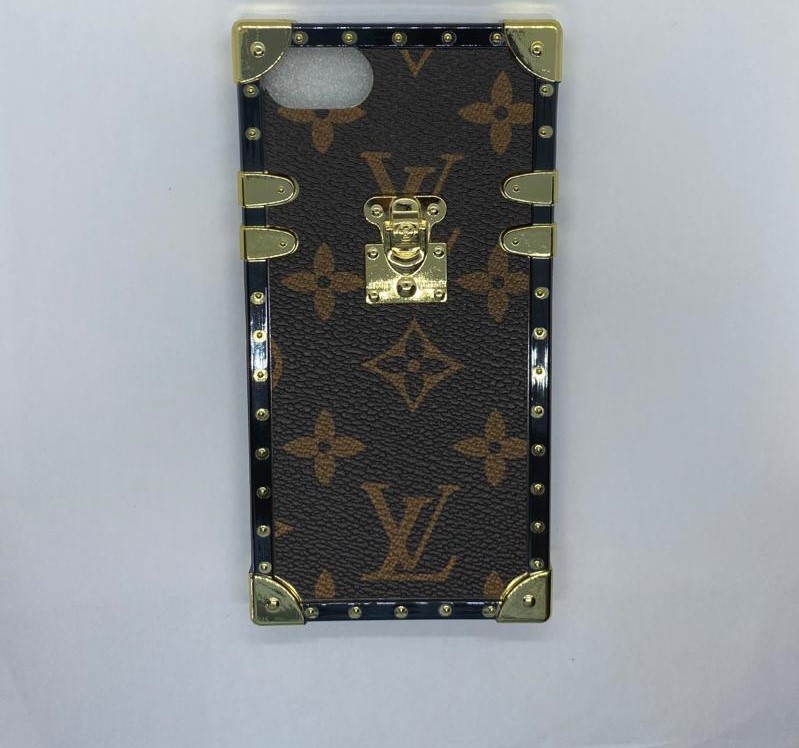 iPhone SE Brown Trunk